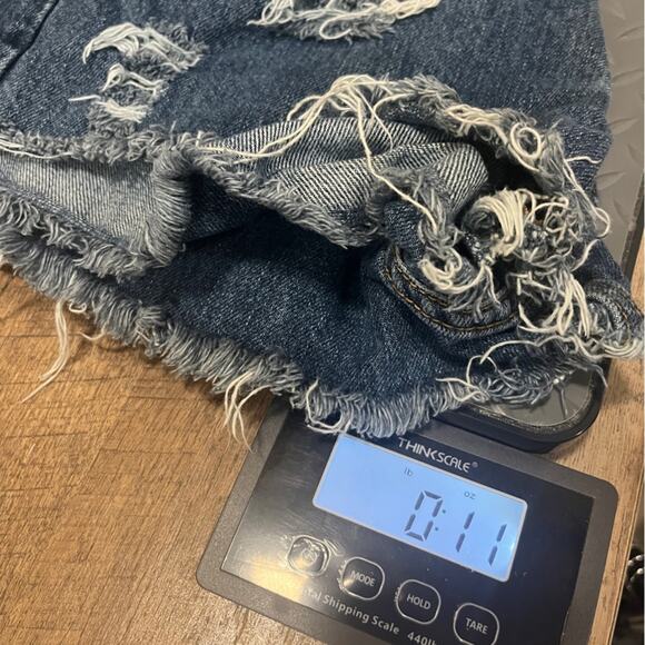 Levi's 550 Classic Relaxed Denim Shorts Women Size 6 Raw Hem Distressed Festival - Picture 8 of 8